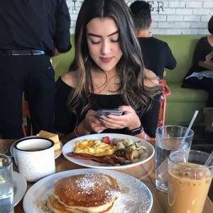 Meet your Posher, Andrea